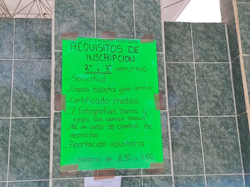 Se condicionan inscripciones por cuotas escolares en Toluca