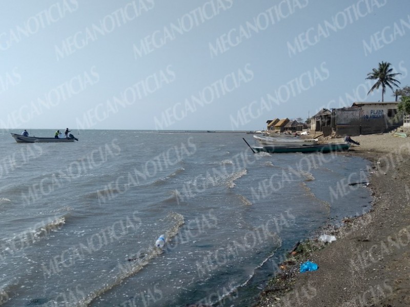 Denuncian contaminación de la Laguna Superior