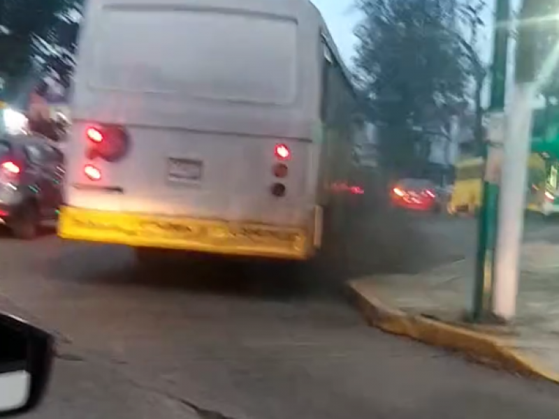Denuncian contaminación de transporte público en Xalapa