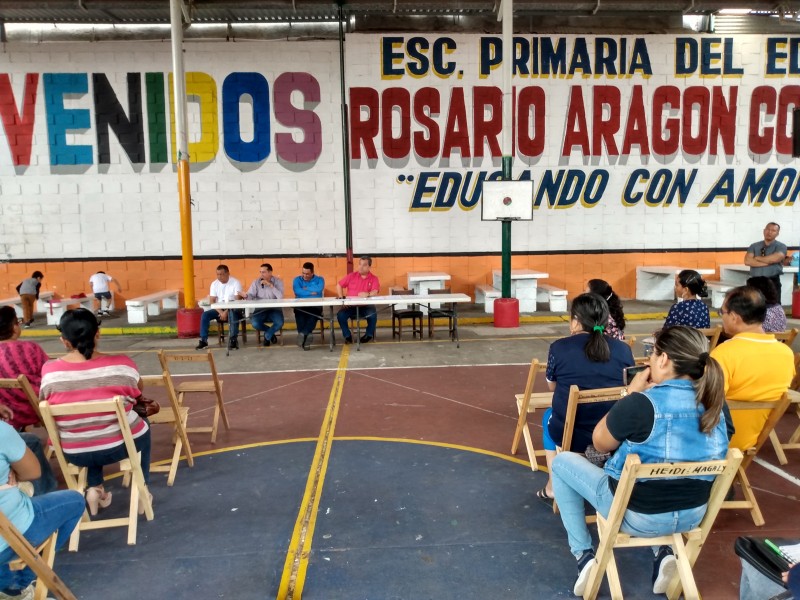 Denuncian corrupción en escuela primaria