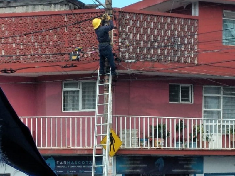 Denuncian corte de electricidad en mercado La Rotonda de Xalapa