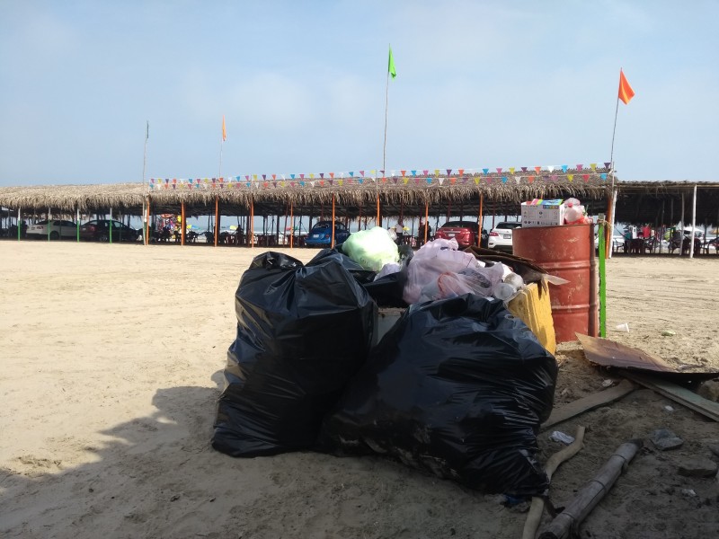 Denuncian cúmulo de basura en playas de Tuxpan