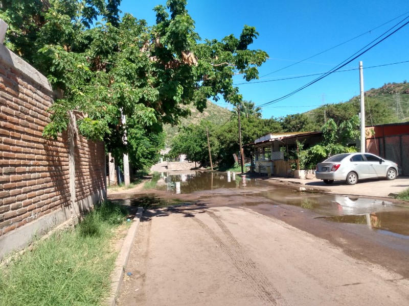 Denuncian derrame de aguas negras en colonia Fátima