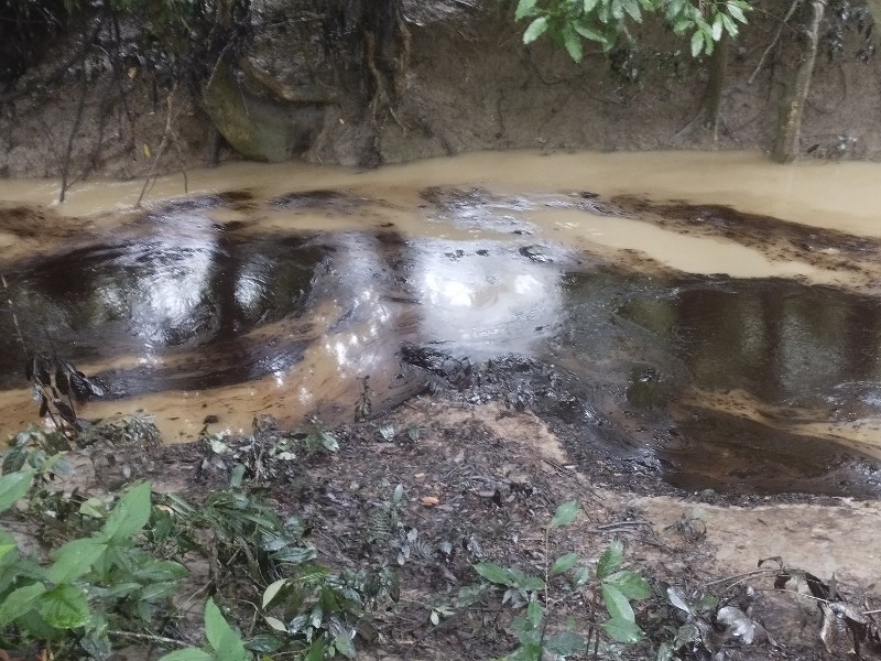 Denuncian derrame de hidrocarburo en Coatzintla