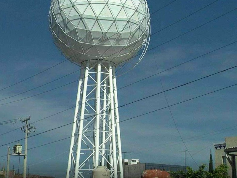 Denuncian desabasto de agua potable en colonia zamorana