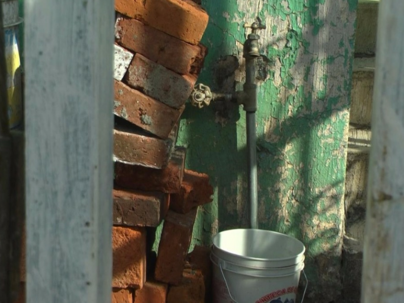 Denuncian desabasto de agua potable en comunidad zamorana