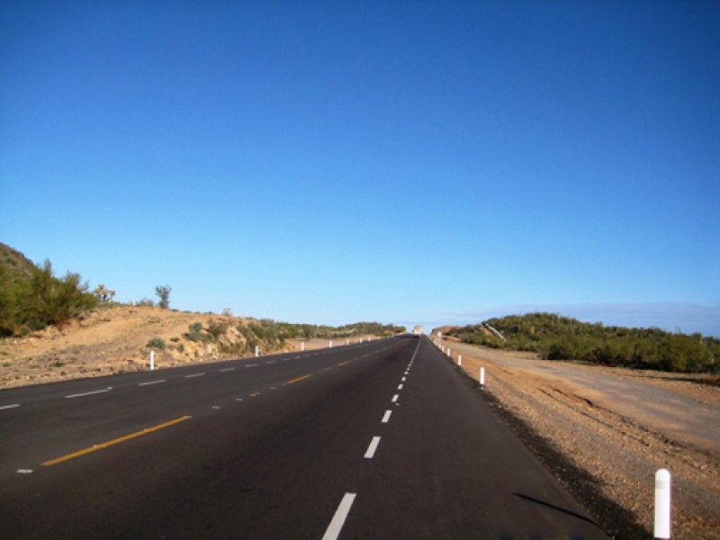 Denuncian despojo de vehículos en carretera federal