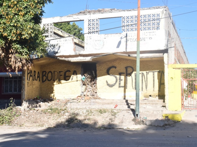 Denuncian edificio abandonado del sindicato de JUMAPAG