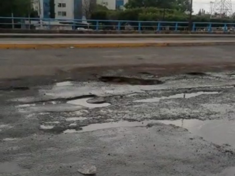 Denuncian enorme bache en carretera a zona norte