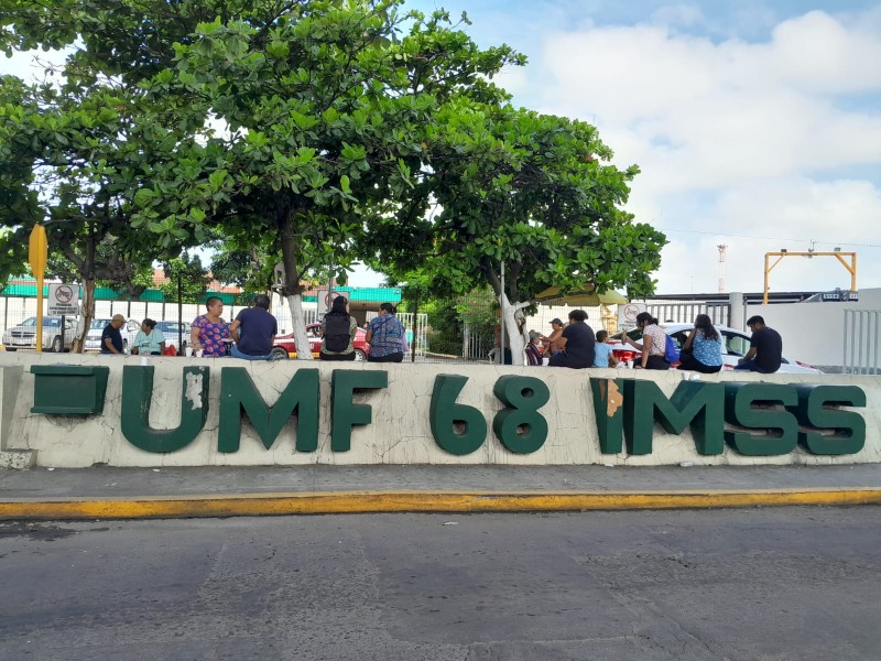 Denuncian falta de aire acondicionado en clínica 68 IMSS
