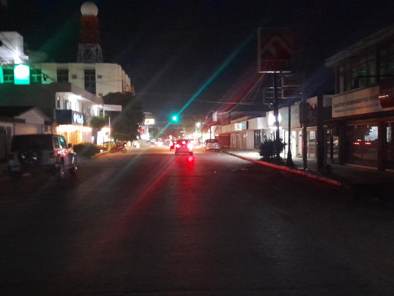 Denuncian falta de alumbrado público en pleno Centro de Guasave