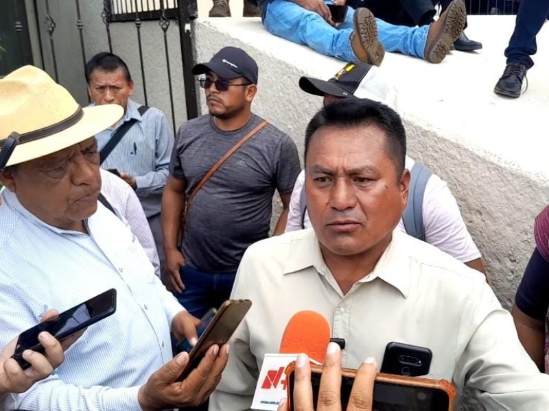 Denuncian falta de docentes y pagos atrasados
