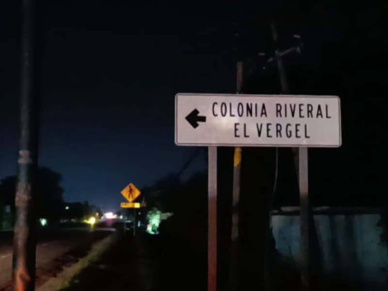Denuncian falta de iluminación en carretera que lleva al aeropuerto internacional