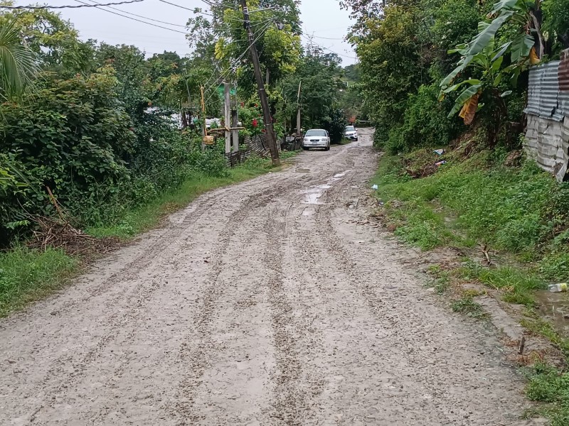 Denuncian falta de obra causa en calle Ricardo Flores Magón