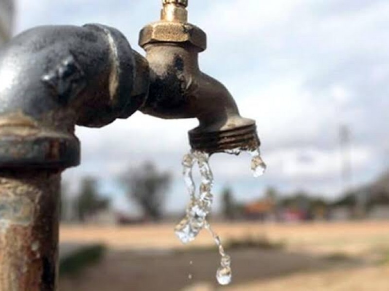 Denuncian falta de presión de agua en Tepic
