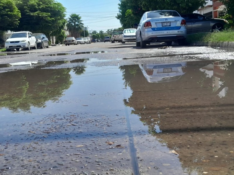 Denuncian fuga de agua potable en la colonia Jiquilpan