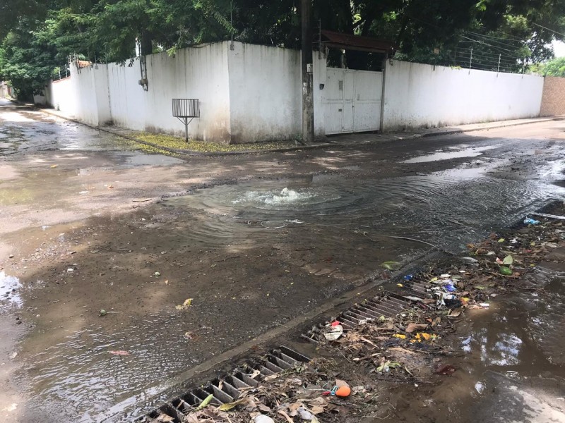 Denuncian fuga de aguas negras en Colonia Tarimoya