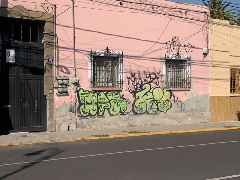 Denuncian gran cantidad de Grafittis en zona Centro de Puebla