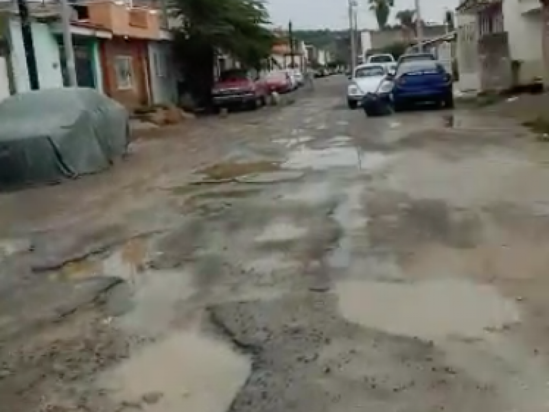 Denuncian grandes zanjas en la colonia Ojo de Agua