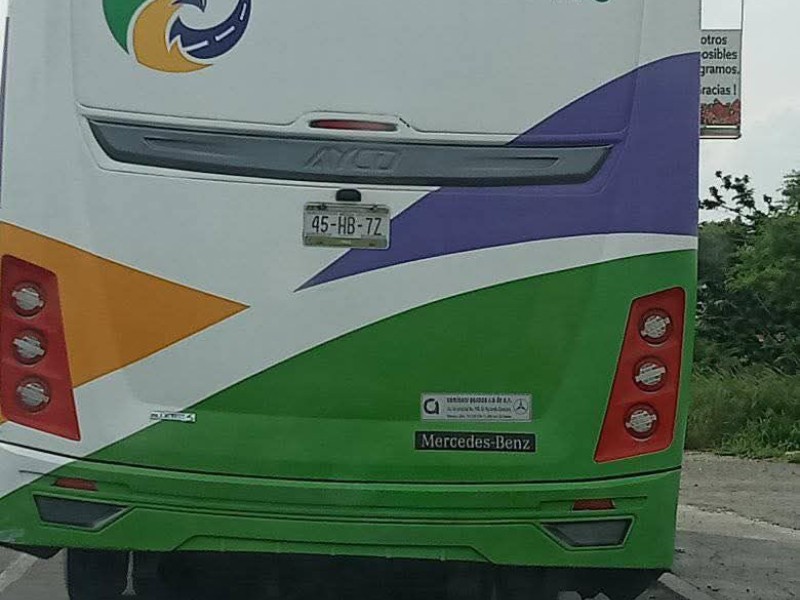 Denuncian imprudencia de chofer de autobús en Salina Cruz