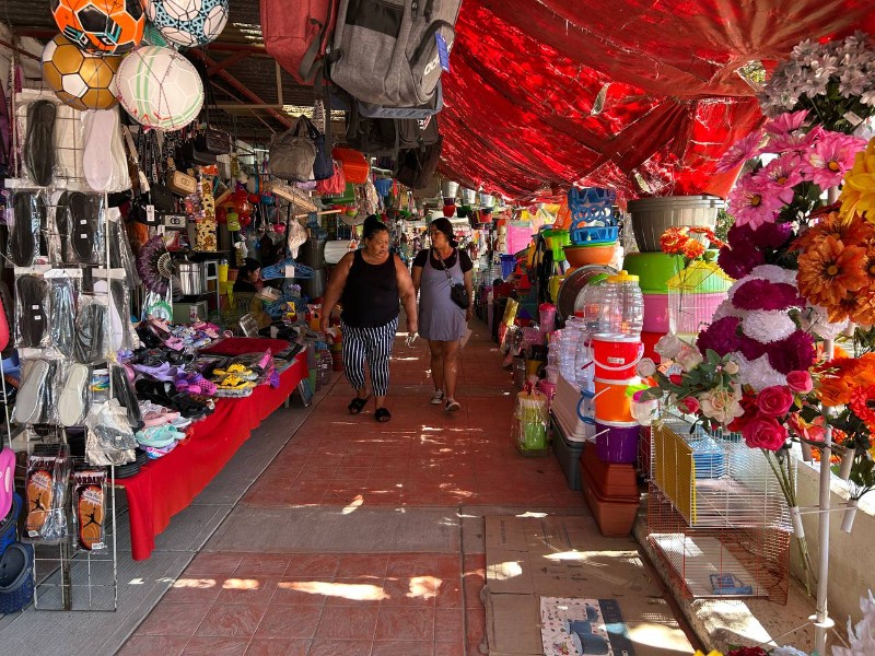 Denuncian invasión de comercio informal en el Barahona