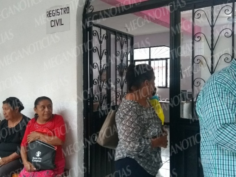 Denuncian irregularidades de atención en Registro Civil Tehuantepec