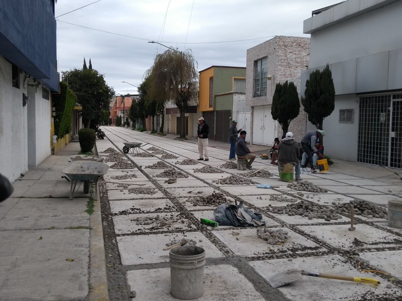 Denuncian irregularidades en construcción de calle