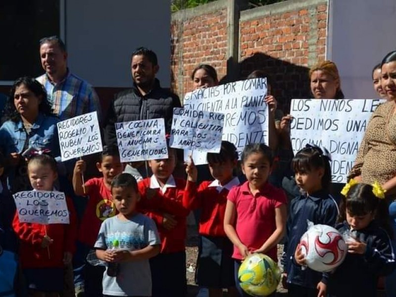 Denuncian irregularidades en jardín de niños de Jacona
