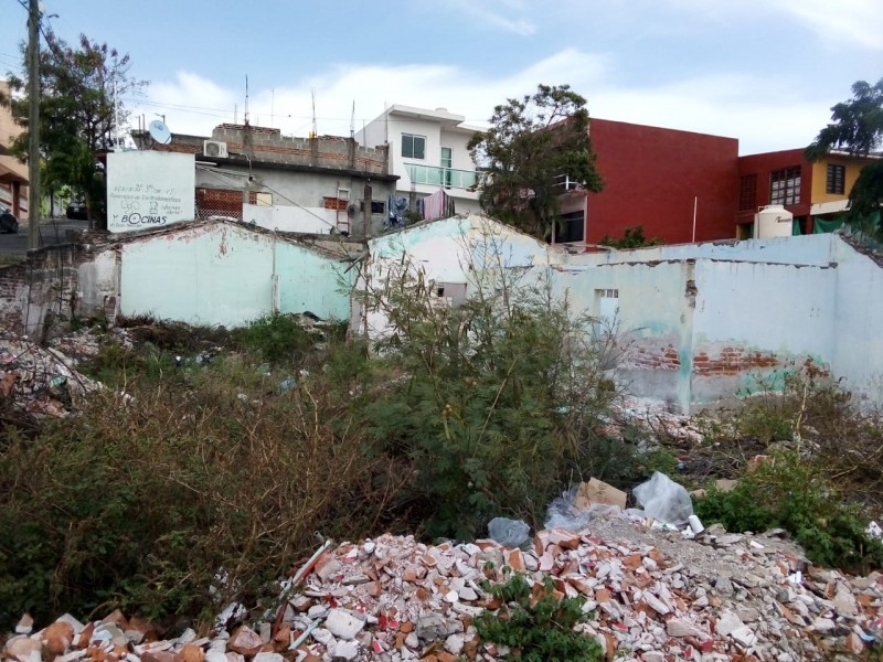 Denuncian las malas condiciones de un terreno abandonado en Veracruz