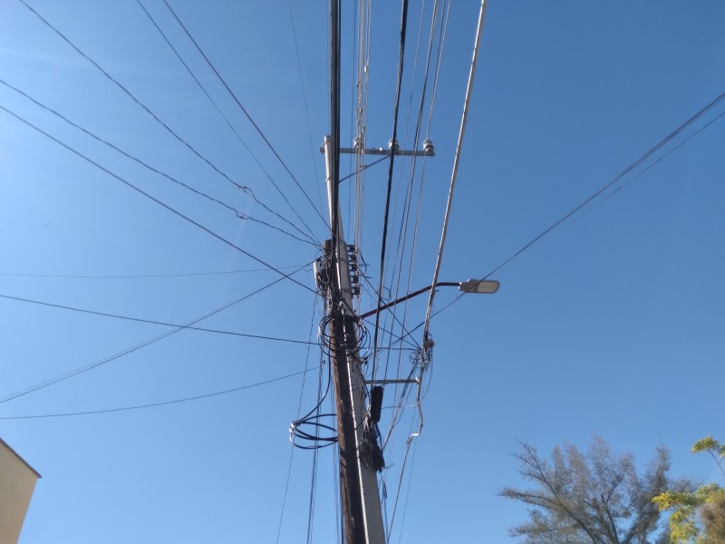 Denuncian luminarias fuera de servicio en colonia zamorana