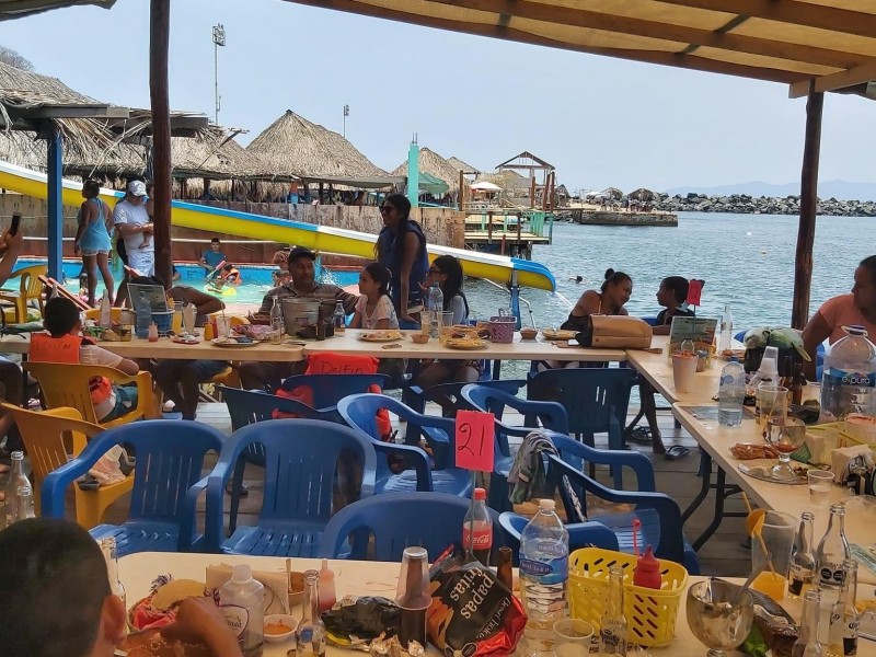 Denuncian mal trato y servicio en restaurante de Puerto Vicente