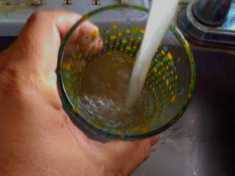 Denuncian mala calidad del agua potable en colonia zamorana