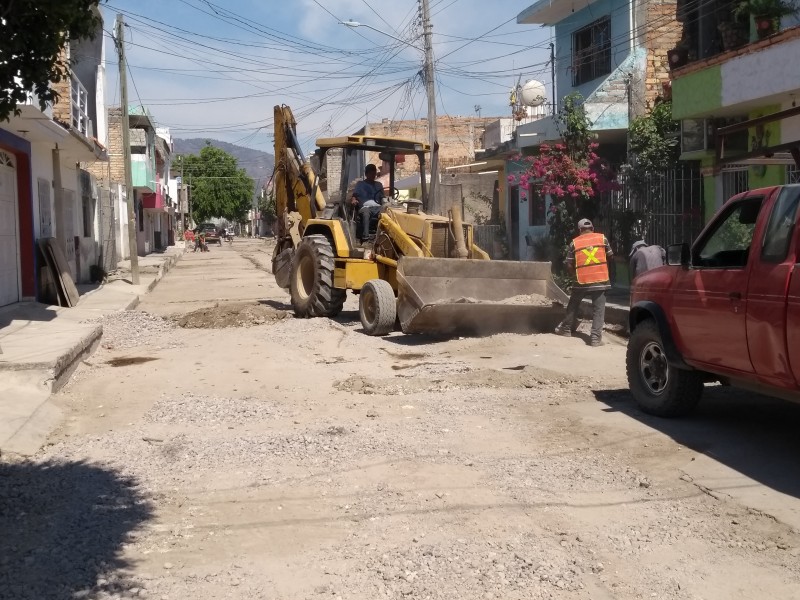 Denuncian obra inconclusa en calle Tierra y Libertad