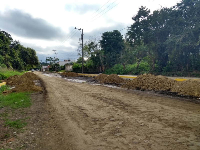 Denuncian obra inconclusa en colonia Las Granjas