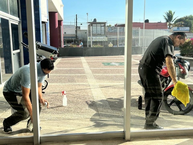 Denuncian plaga de garrapatas en hospital del Issste