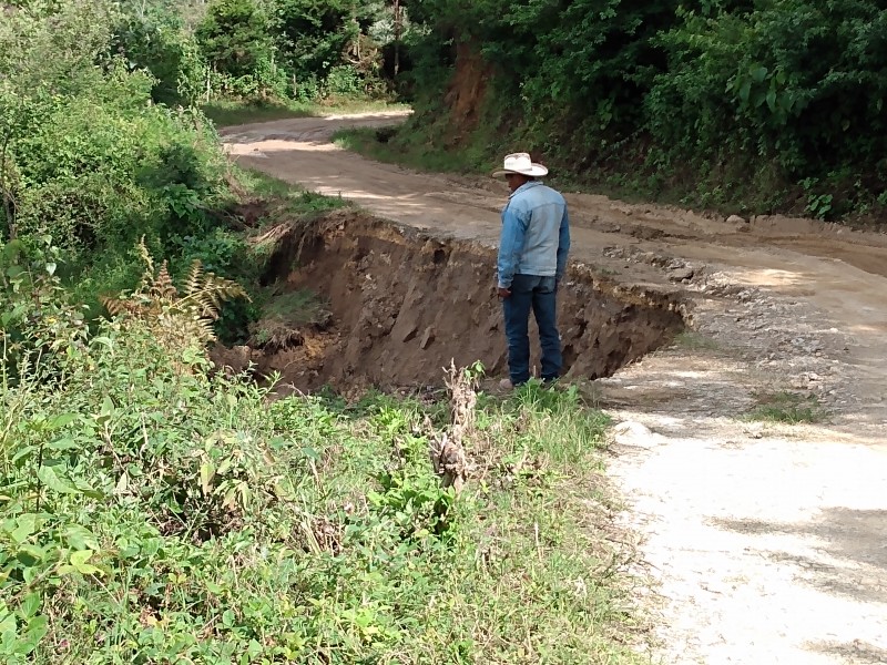 Denuncian pobladores de Jaramillo malas condiciones de carretera