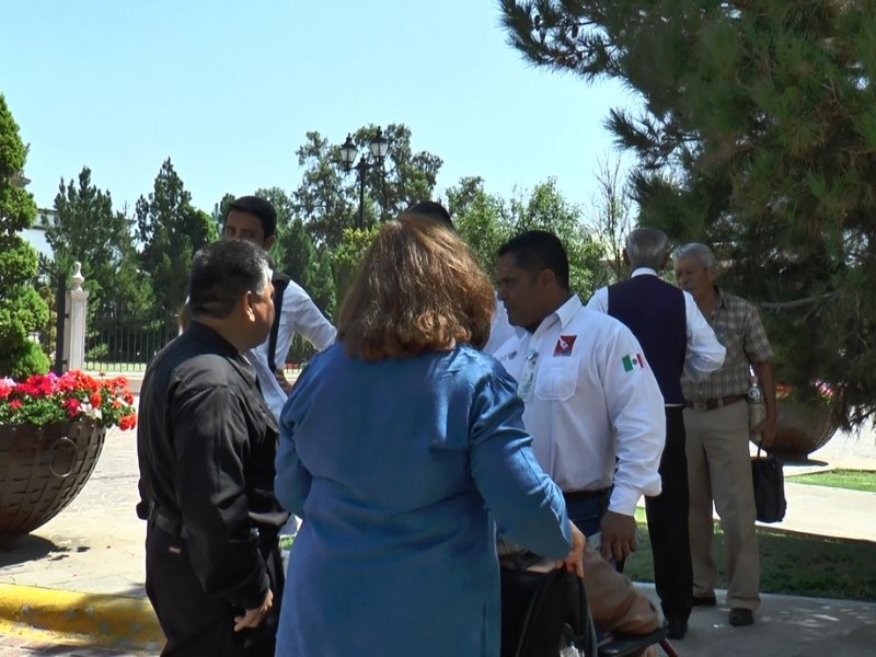 Denuncian problemas con programa de pensiones de SEDESOL