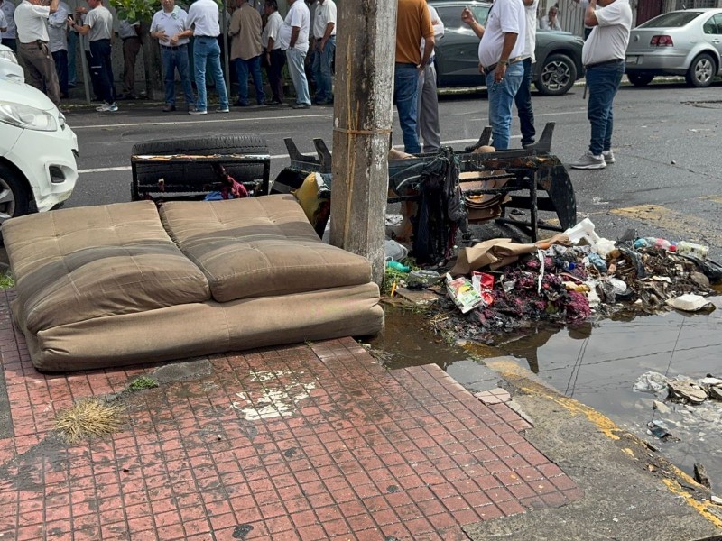 Denuncian que esquina la convirtieron en basurero; afectando escuela