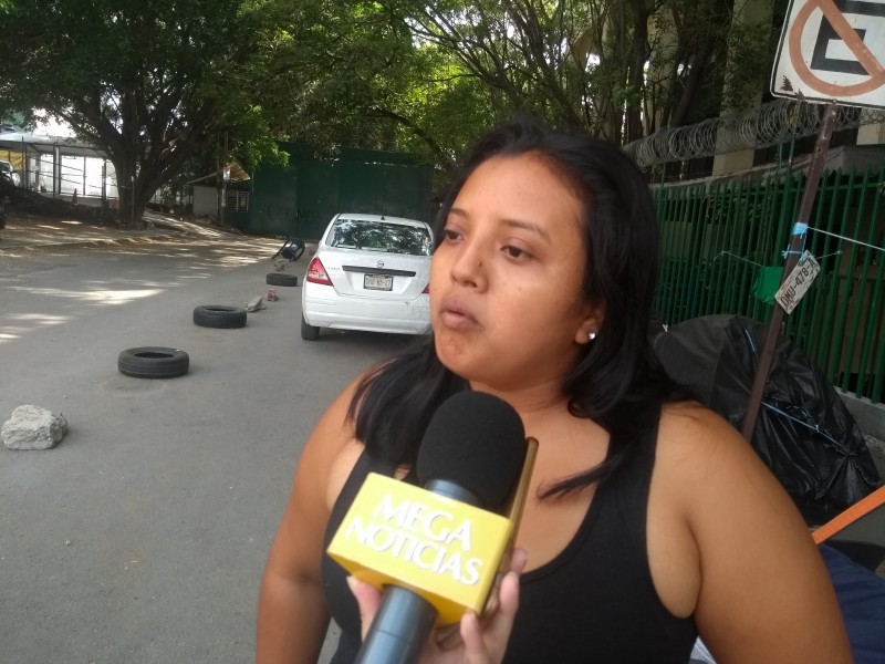 Denuncian que SE no les permitió presentar examen