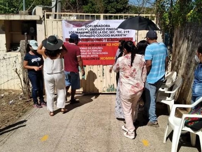 Denuncian que secundaria de Los Almendros iniciará clases sin maestros