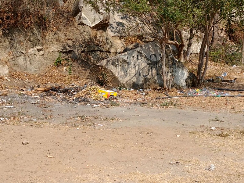 Denuncian quema irresponsable de basura en Coacoyul