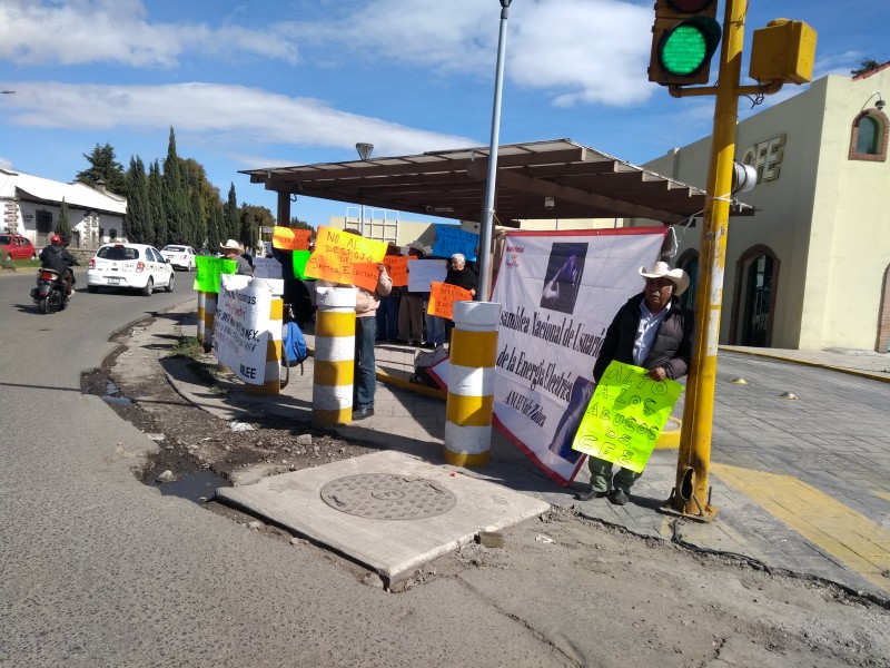 Denuncian recibos de luz de 100 mil pesos