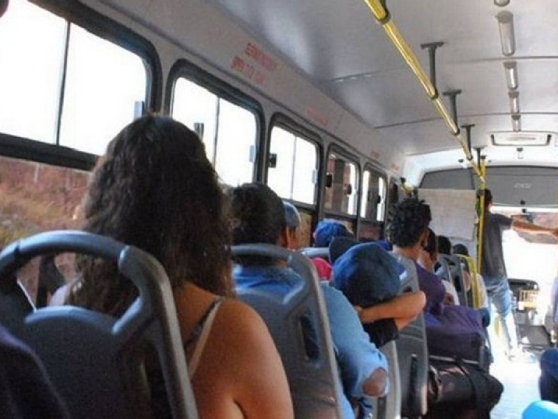 Denuncian robo a mano armada en transporte público de Ixtapa