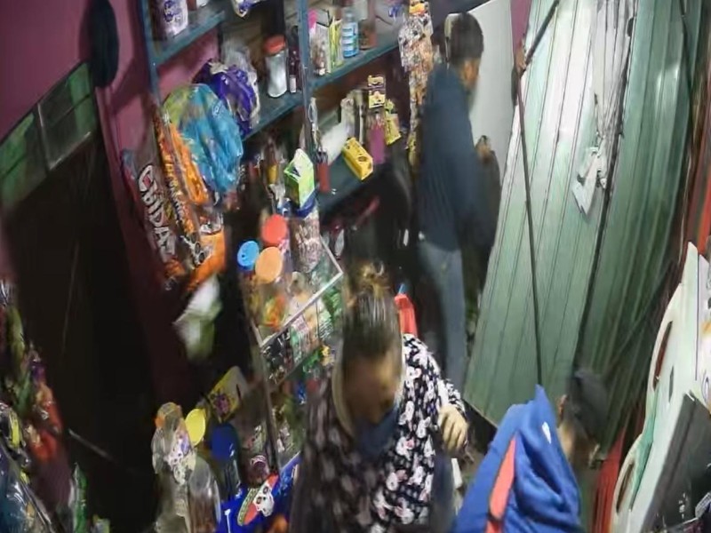 Denuncian saqueo de una tienda en Colonia Arboledas