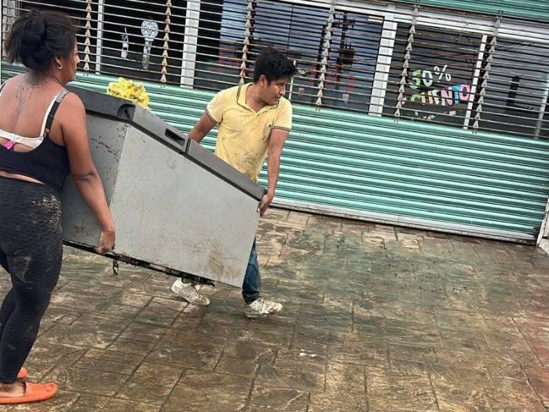 Denuncian saqueos en comercios durante inundaciones en Poza Rica
