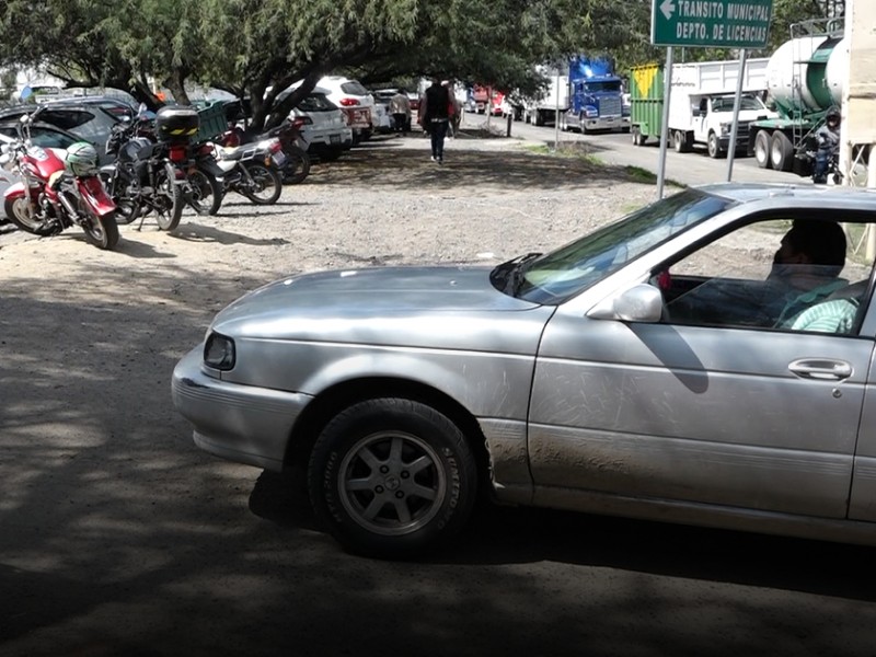 Denuncian saturación de autos en oficinas de Prevención Social