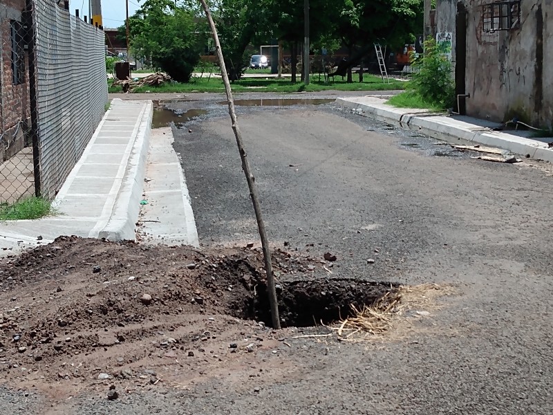 Denuncian socavón en la Colonia Ferrocarrilera