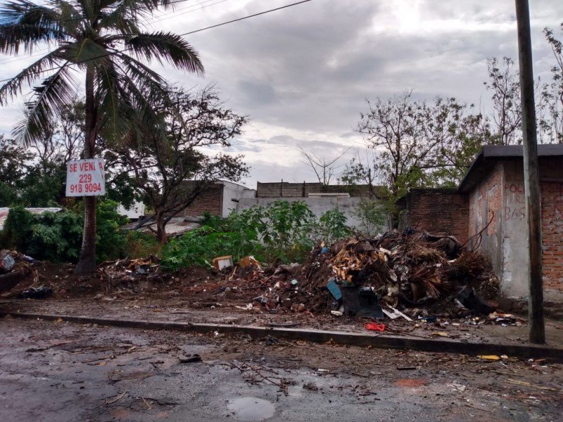 Denuncian terreno en malas condiciones