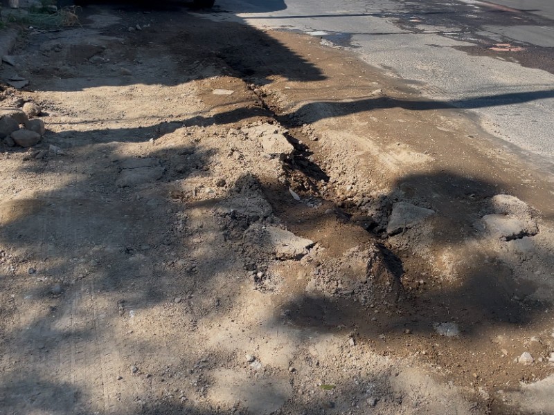 Denuncian trabajos de SIAPA Tepic y Obras Públicas inconclusos