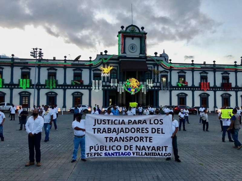 Denuncian transportistas corrupción en la Secretaria de Movilidad